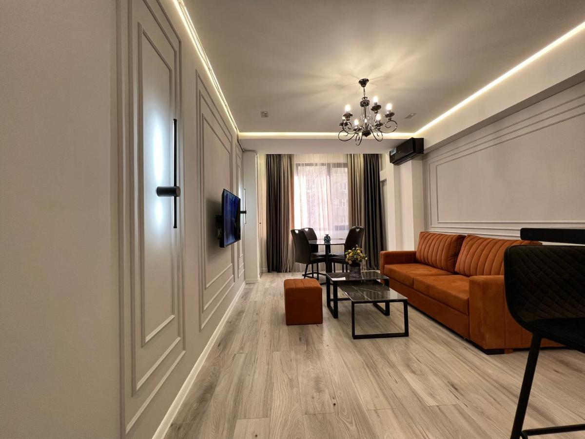 Cozy Apt 3 City Center Yerevan Exterior photo