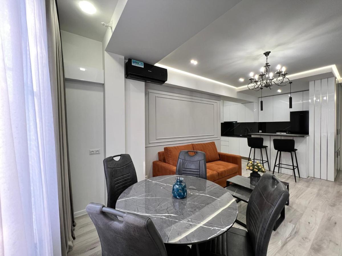 Cozy Apt 3 City Center Yerevan Exterior photo